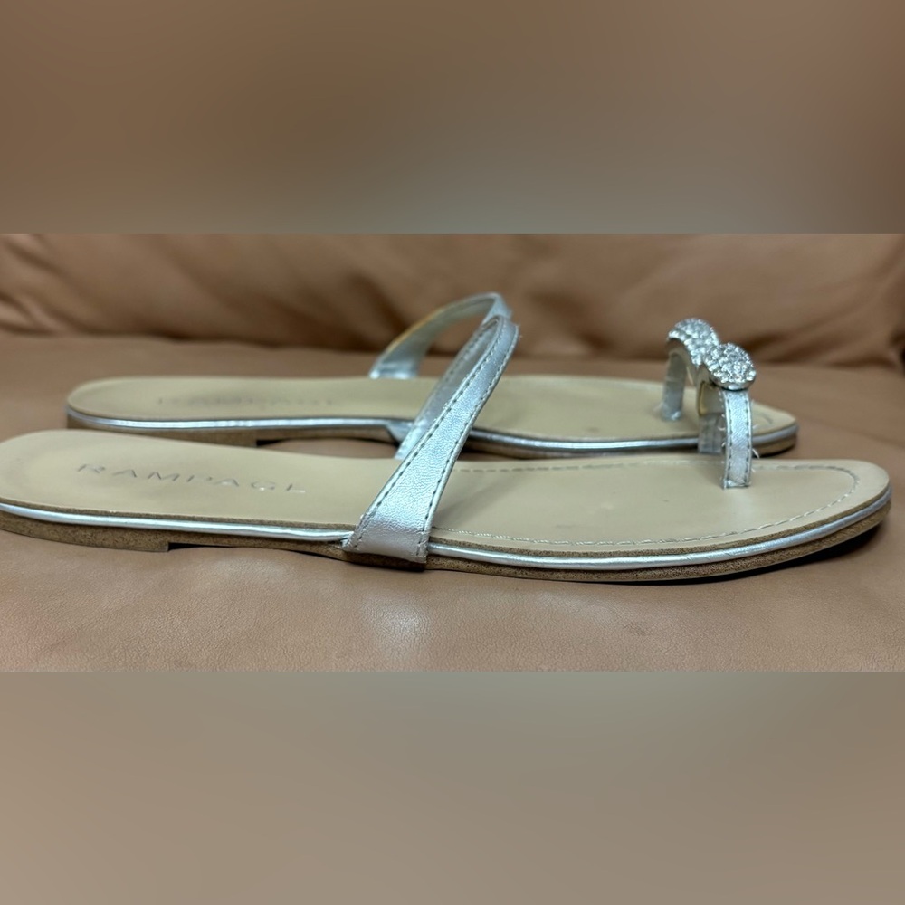 Rampage Metallic Silver Toe Loop Sandals
Color: Silver * Size: 7